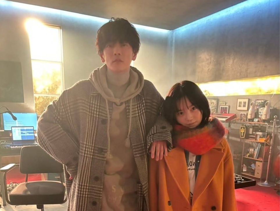 佐藤健と宮崎優が映画『グラスハート』で共演した時の写真